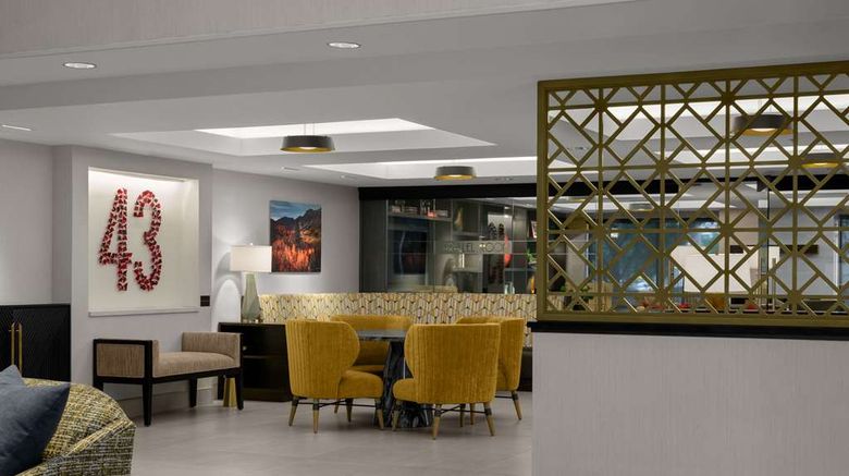 <b>Hotel 43 Lobby</b>. Images powered by <a href="https://iceportal.shijigroup.com/" title="IcePortal" target="_blank">IcePortal</a>.