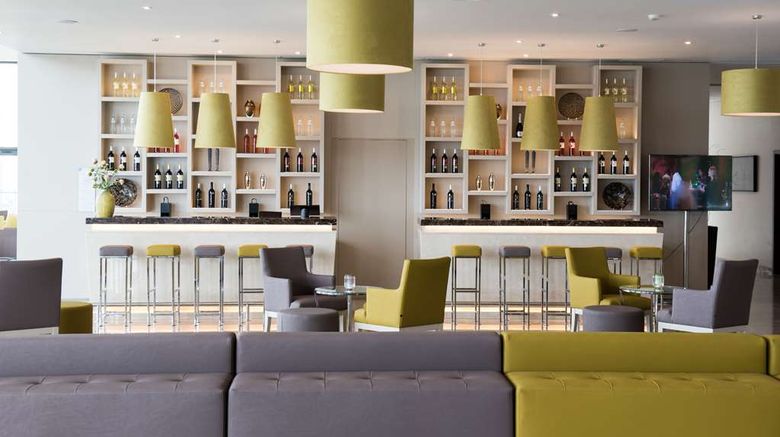 <b>Vila Gale Sintra Resort Hotel Restaurant</b>. Images powered by <a href="https://iceportal.shijigroup.com/" title="IcePortal" target="_blank">IcePortal</a>.