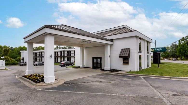 <b>Quality Inn Roxboro Exterior</b>. Images powered by <a href="https://iceportal.shijigroup.com/" title="IcePortal" target="_blank">IcePortal</a>.