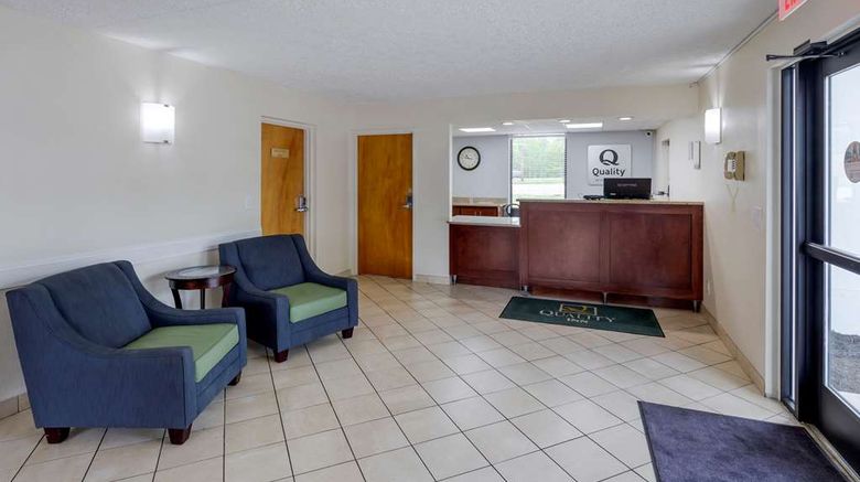 <b>Quality Inn Roxboro Lobby</b>. Images powered by <a href="https://iceportal.shijigroup.com/" title="IcePortal" target="_blank">IcePortal</a>.