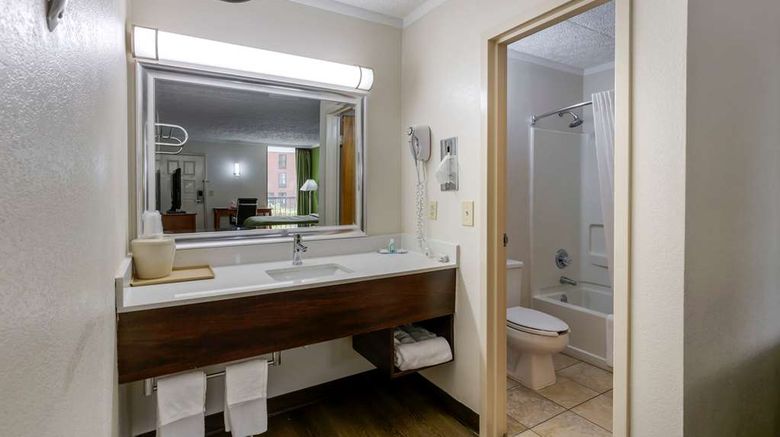 <b>Quality Inn Roxboro Room</b>. Images powered by <a href="https://iceportal.shijigroup.com/" title="IcePortal" target="_blank">IcePortal</a>.