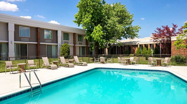 DoubleTree by Hilton Ann Arbor North Pool