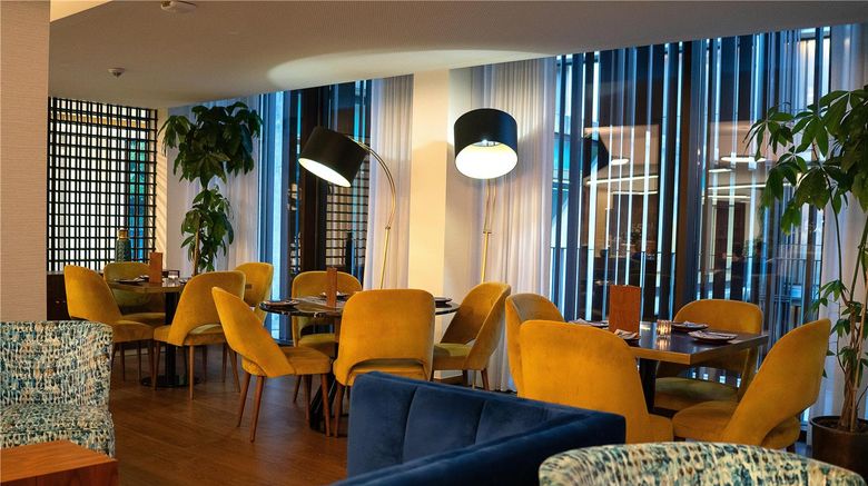 <b>Boeira Garden Hotel Porto, Curio Coll Restaurant</b>. Images powered by <a href="https://iceportal.shijigroup.com/" title="IcePortal" target="_blank">IcePortal</a>.