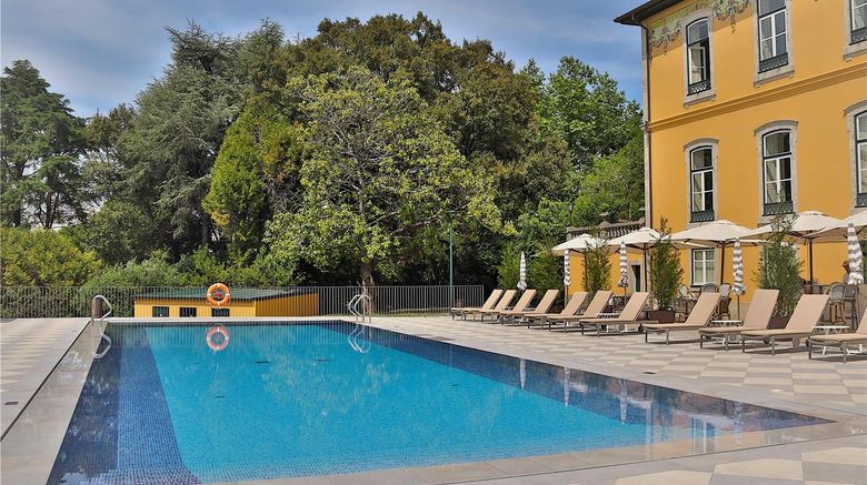 <b>Boeira Garden Hotel Porto, Curio Coll Pool</b>. Images powered by <a href="https://iceportal.shijigroup.com/" title="IcePortal" target="_blank">IcePortal</a>.