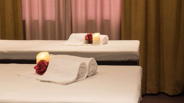 <b>Vila Gale Porto Hotel Health</b>. Images powered by <a href="https://iceportal.shijigroup.com/" title="IcePortal" target="_blank">IcePortal</a>.