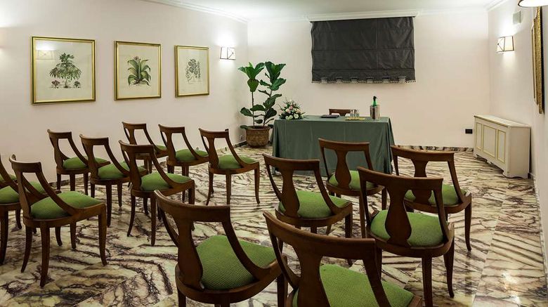<b>Excelsior Belvedere Hotel & Spa Meeting</b>. Images powered by <a href="https://iceportal.shijigroup.com/" title="IcePortal" target="_blank">IcePortal</a>.