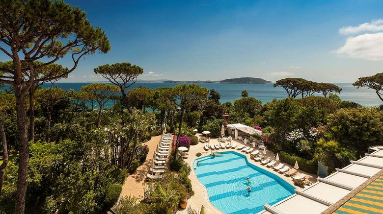 <b>Excelsior Belvedere Hotel & Spa Pool</b>. Images powered by <a href="https://iceportal.shijigroup.com/" title="IcePortal" target="_blank">IcePortal</a>.