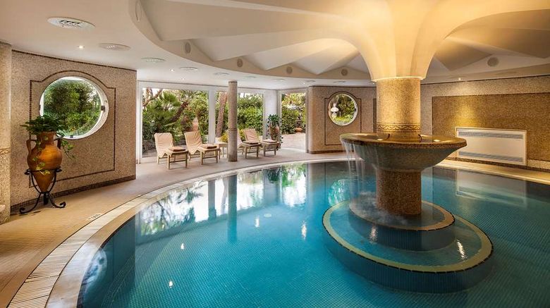 <b>Excelsior Belvedere Hotel & Spa Pool</b>. Images powered by <a href="https://iceportal.shijigroup.com/" title="IcePortal" target="_blank">IcePortal</a>.