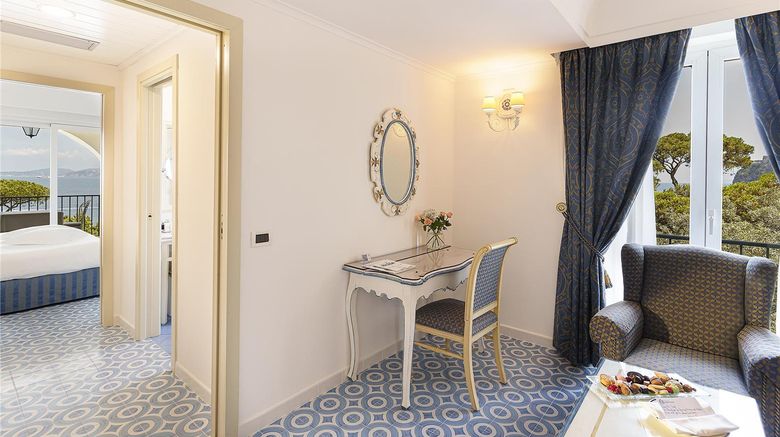 <b>Excelsior Belvedere Hotel & Spa Suite</b>. Images powered by <a href="https://iceportal.shijigroup.com/" title="IcePortal" target="_blank">IcePortal</a>.