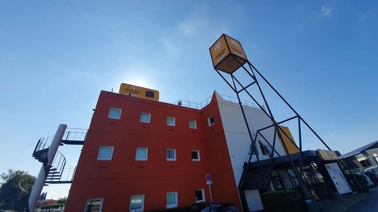 <b>Premiere Classe Valence Nord Exterior</b>. Images powered by <a href="https://iceportal.shijigroup.com/" title="IcePortal" target="_blank">IcePortal</a>.