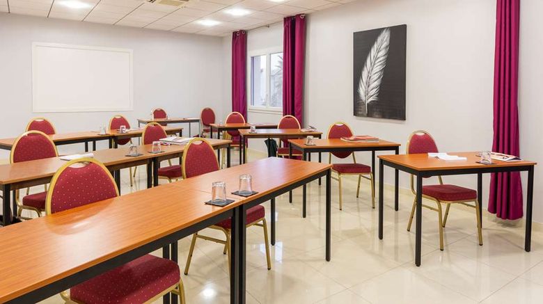 <b>Best Western Hotel SPA Pau Lescar Airpt Meeting</b>. Images powered by <a href="https://iceportal.shijigroup.com/" title="IcePortal" target="_blank">IcePortal</a>.