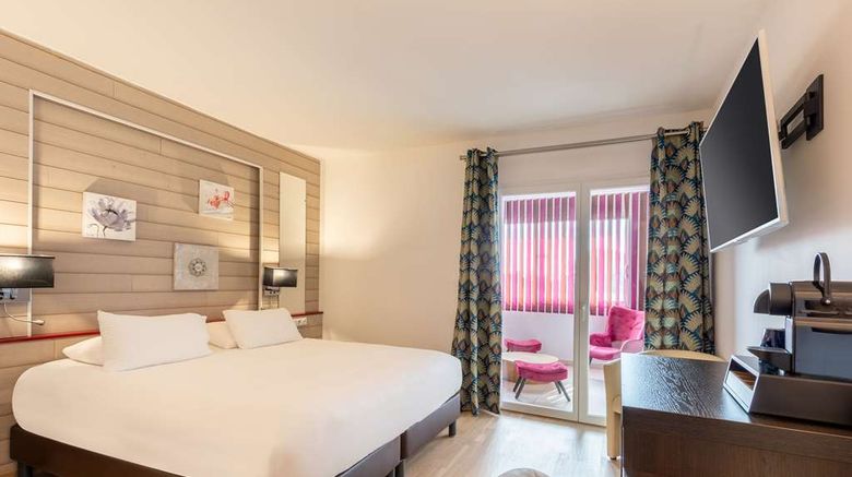 <b>Best Western Hotel SPA Pau Lescar Airpt Room</b>. Images powered by <a href="https://iceportal.shijigroup.com/" title="IcePortal" target="_blank">IcePortal</a>.