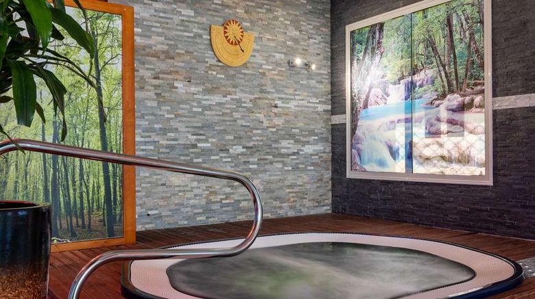 <b>Best Western Hotel SPA Pau Lescar Airpt Spa</b>. Images powered by <a href="https://iceportal.shijigroup.com/" title="IcePortal" target="_blank">IcePortal</a>.