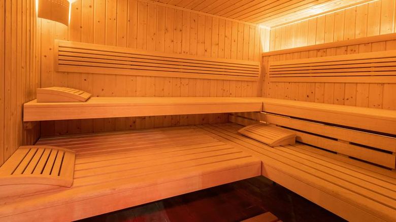 <b>Best Western Hotel SPA Pau Lescar Airpt Spa</b>. Images powered by <a href="https://iceportal.shijigroup.com/" title="IcePortal" target="_blank">IcePortal</a>.