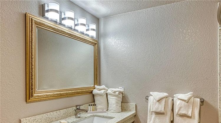 Amanzi Hotel, Ascend Hotel Collection Room