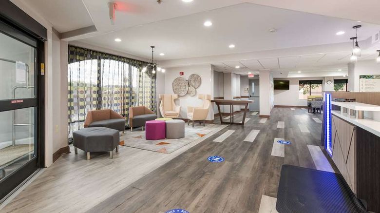 <b>Clarion Greensboro Airport Hotel Lobby</b>. Images powered by <a href="https://iceportal.shijigroup.com/" title="IcePortal" target="_blank">IcePortal</a>.