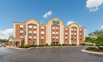 Clarion Greensboro Airport Hotel
