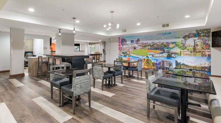 Clarion Greensboro Airport Hotel Restaurant