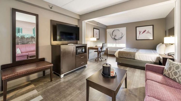 Clarion Greensboro Airport Hotel Suite