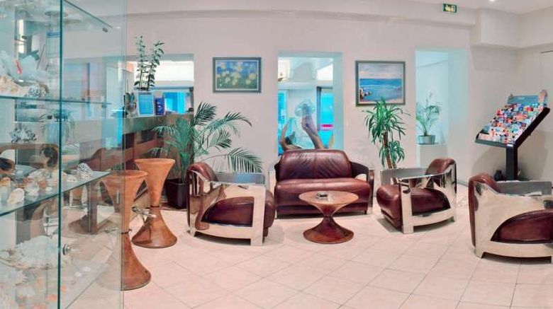 <b>Hotel Esprit d'Azur Restaurant</b>. Images powered by <a href="https://iceportal.shijigroup.com/" title="IcePortal" target="_blank">IcePortal</a>.