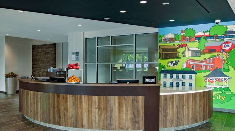 Tru by Hilton Grove City Columbus Lobby