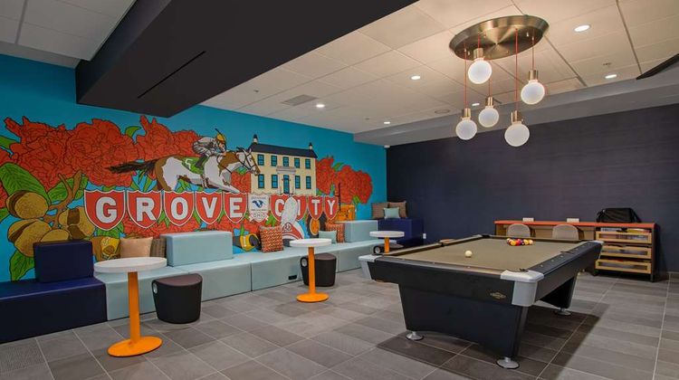 Tru by Hilton Grove City Columbus Lobby