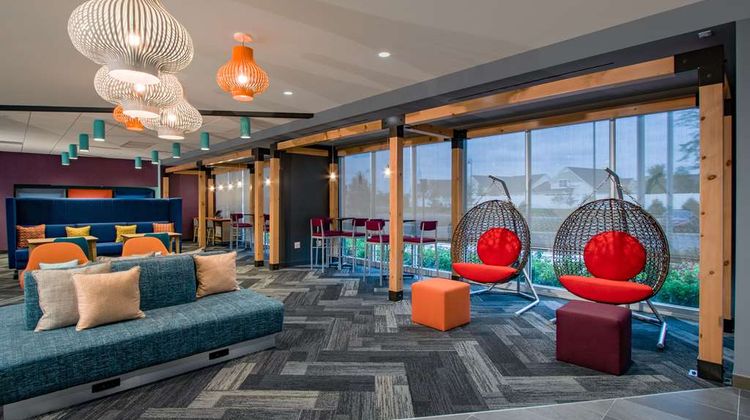 Tru by Hilton Grove City Columbus Lobby