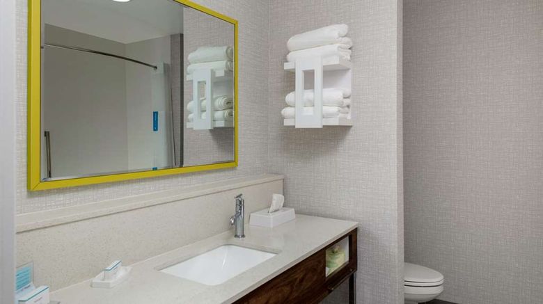 <b>Hampton Inn & Suites Avon Indianapolis Room</b>. Images powered by <a href="https://iceportal.shijigroup.com/" title="IcePortal" target="_blank">IcePortal</a>.