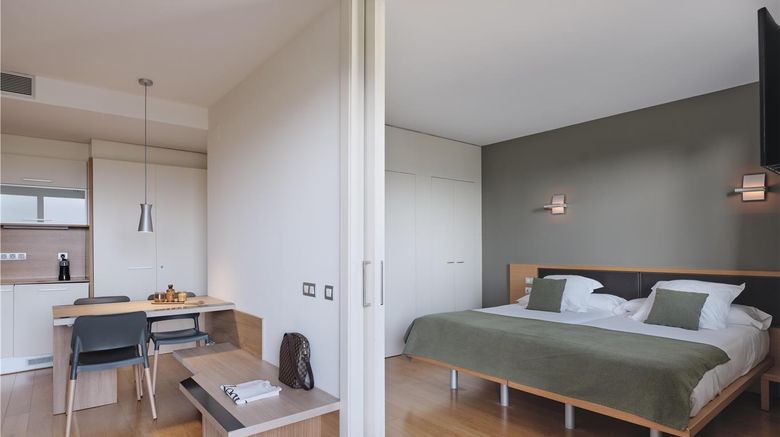 <b>QGAT Valles Room</b>. Images powered by <a href="https://iceportal.shijigroup.com/" title="IcePortal" target="_blank">IcePortal</a>.