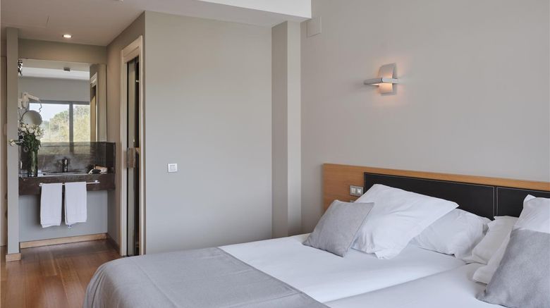 <b>QGAT Valles Room</b>. Images powered by <a href="https://iceportal.shijigroup.com/" title="IcePortal" target="_blank">IcePortal</a>.
