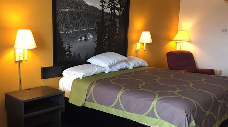 Super 8 by Wyndham Seguin Room