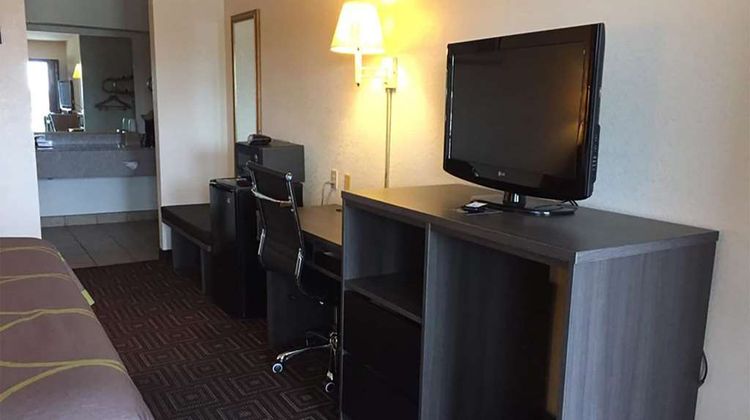 Super 8 by Wyndham Seguin Room