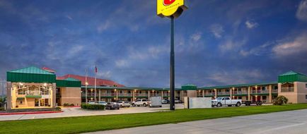 Super 8 by Wyndham Seguin Exterior