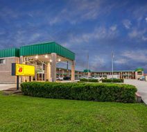 Super 8 by Wyndham Seguin Exterior