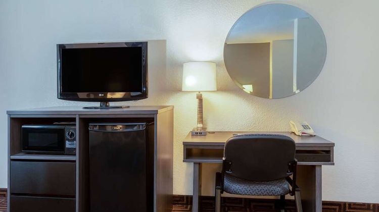 Super 8 by Wyndham Seguin Room
