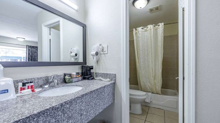 Travelodge by Wyndham Jackson North Room