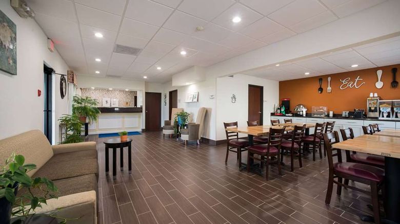 <b>Ramada by Wyndham Effingham Lobby</b>. Images powered by <a href="https://iceportal.shijigroup.com/" title="IcePortal" target="_blank">IcePortal</a>.