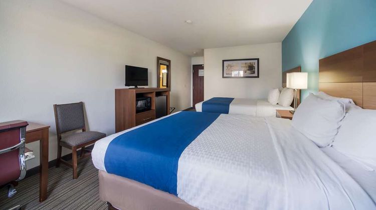 Ramada by Wyndham Effingham Room