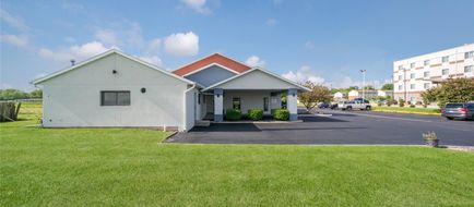 Ramada by Wyndham Effingham Exterior