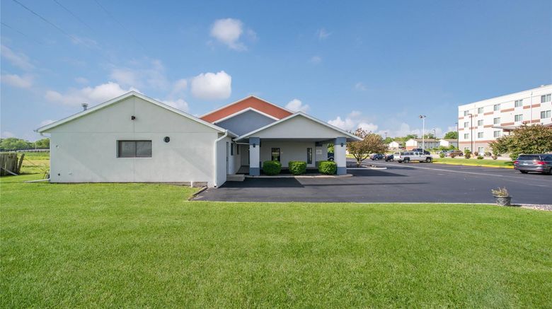 <b>Ramada by Wyndham Effingham Exterior</b>. Images powered by <a href="https://iceportal.shijigroup.com/" title="IcePortal" target="_blank">IcePortal</a>.