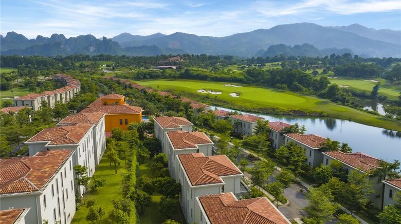 <b>Wyndham Sky Lake Resort and Villas Exterior</b>. Images powered by <a href="https://iceportal.shijigroup.com/" title="IcePortal" target="_blank">IcePortal</a>.