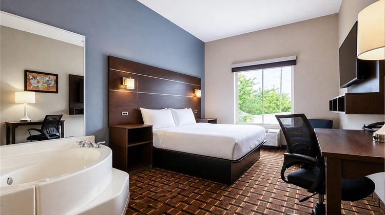 Econo Lodge Augusta West near Fort Gordon Suite