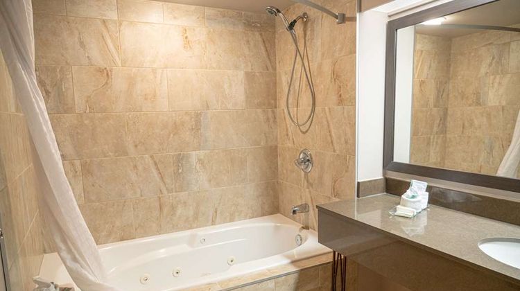 Pocaterra Inn & Waterslide Suite