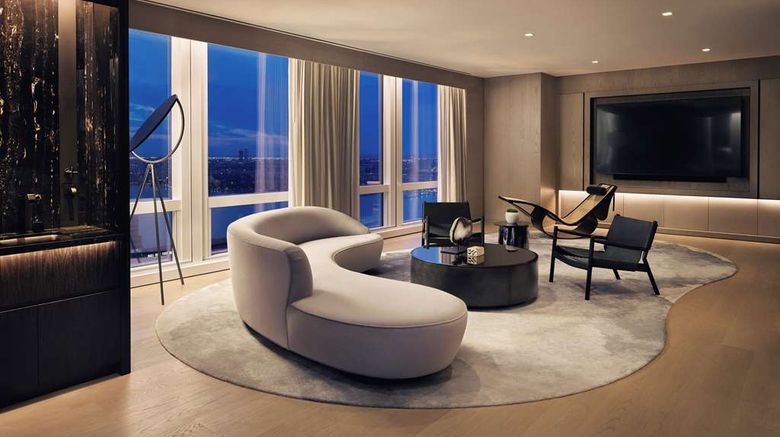 <b>Equinox Hotel Hudson Yards Suite</b>. Images powered by <a href="https://iceportal.shijigroup.com/" title="IcePortal" target="_blank">IcePortal</a>.
