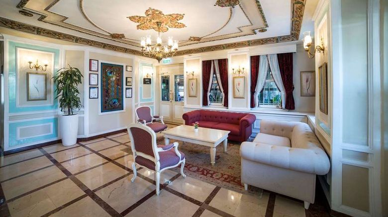 <b>Radisson Hotel Istanbul Sultanahmet Lobby</b>. Images powered by <a href="https://iceportal.shijigroup.com/" title="IcePortal" target="_blank">IcePortal</a>.