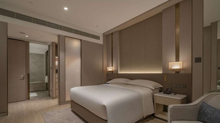 DoubleTree Nanshan Hotel & Residences Room