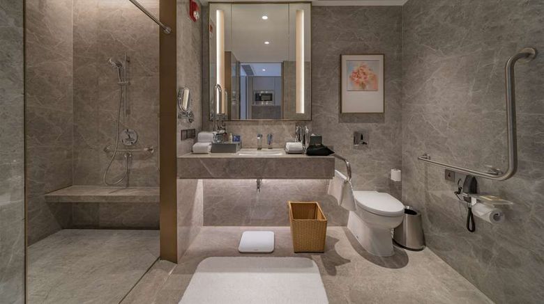 <b>DoubleTree Nanshan Hotel & Residences Room</b>. Images powered by <a href="https://iceportal.shijigroup.com/" title="IcePortal" target="_blank">IcePortal</a>.