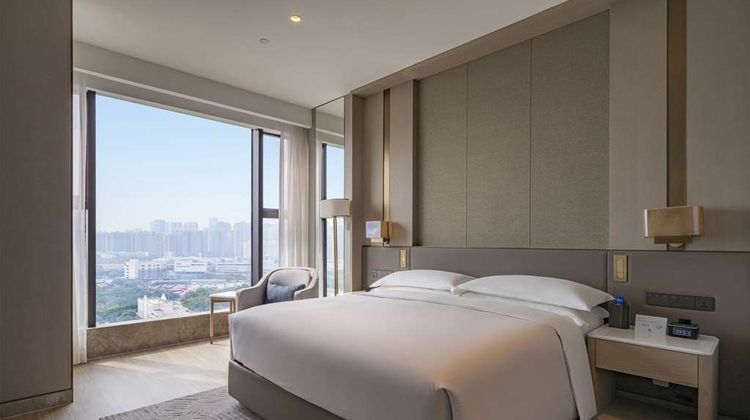 DoubleTree Nanshan Hotel & Residences Room