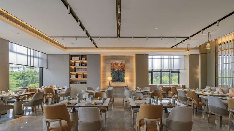 <b>DoubleTree Nanshan Hotel & Residences Restaurant</b>. Images powered by <a href="https://iceportal.shijigroup.com/" title="IcePortal" target="_blank">IcePortal</a>.