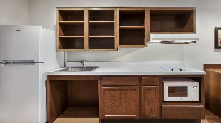 WoodSpring Suites Washington DC Room